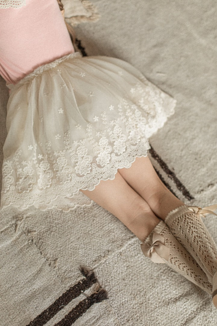 Elegant Lace Dress for Little Girls – Available in Cream, Pink & White